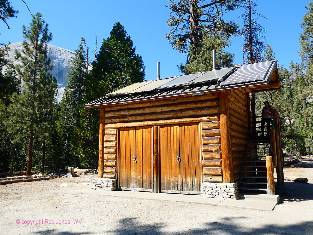 john-muir-trail-toilet25-day27  Little Yosemite Cmp w.jpg (533991 bytes)